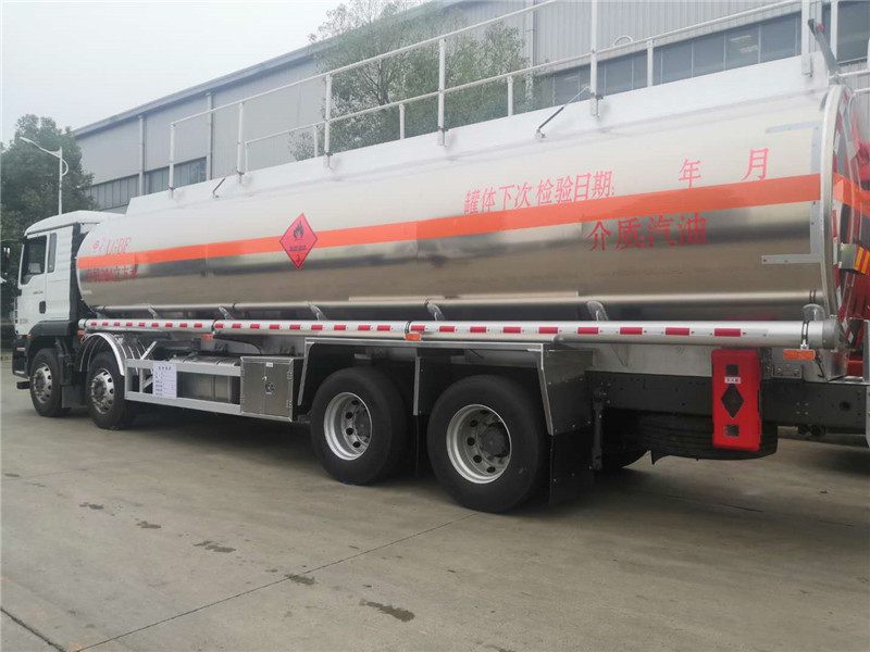 國(guó)六30.4方鋁合金油罐車(chē)-31方油罐車(chē)可裝26噸圖片4